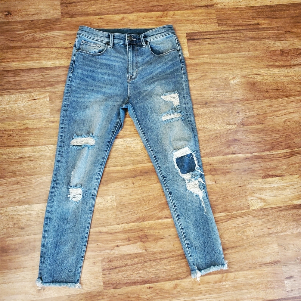 BDG Twig High Rise Jeans Size 28 Crop Distressed